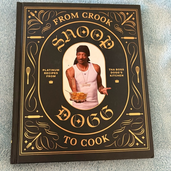 From Crook to Cook Cookbook by the infamous Snoop Dogg - Picture 1 of 15